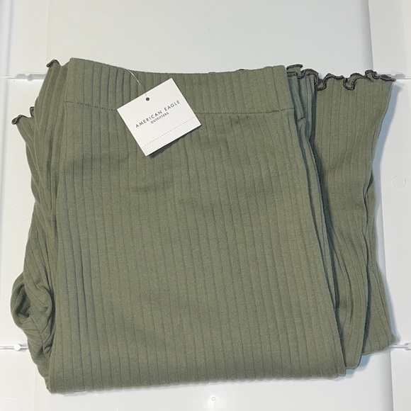 American Eagle High-Waisted Flare Pants - Picture 3 of 4